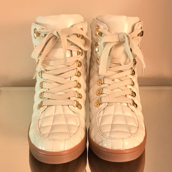 Cream color quilted faux leather wedge sneakers - Picture 2 of 6